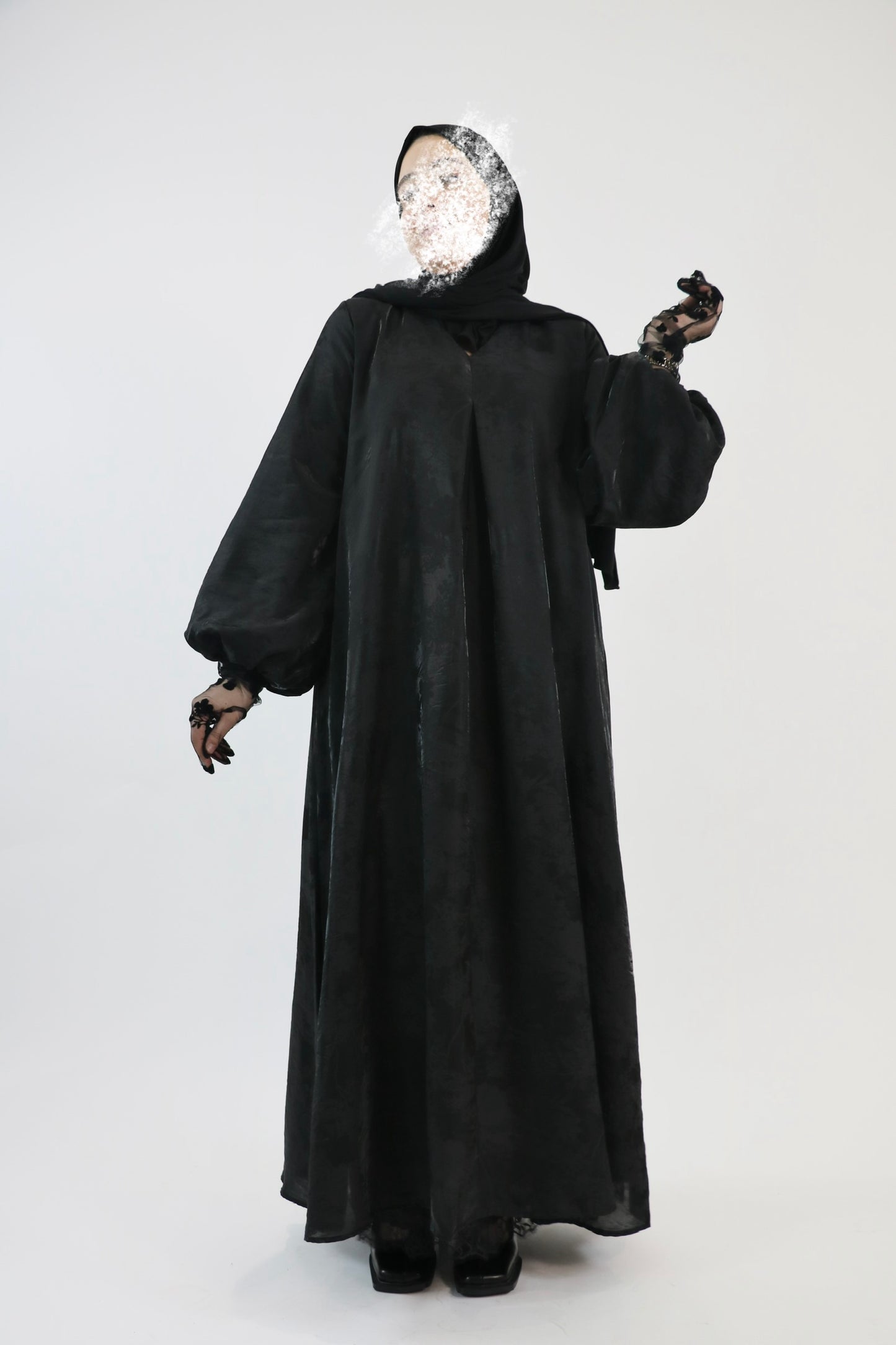 Robe noire longue fluide – élégance intemporelle