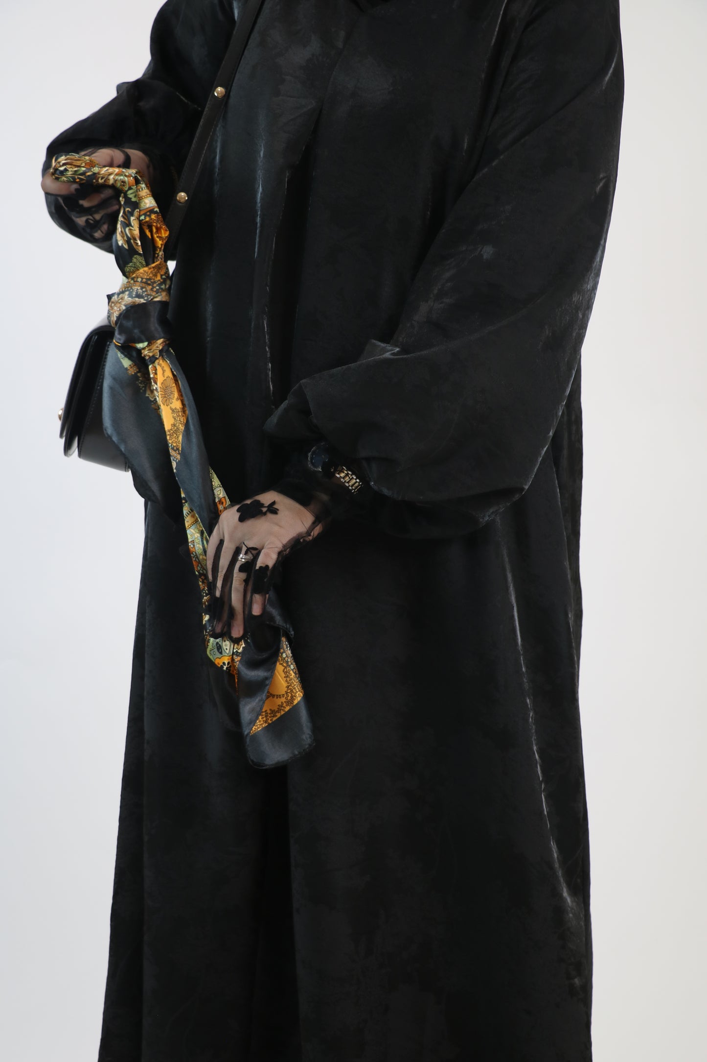 Robe noire longue fluide – élégance intemporelle