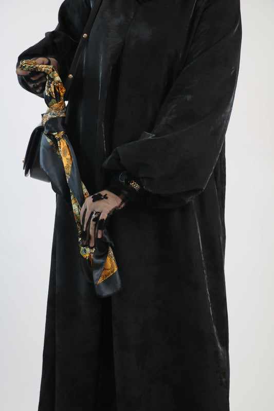 Robe noire longue fluide – élégance intemporelle