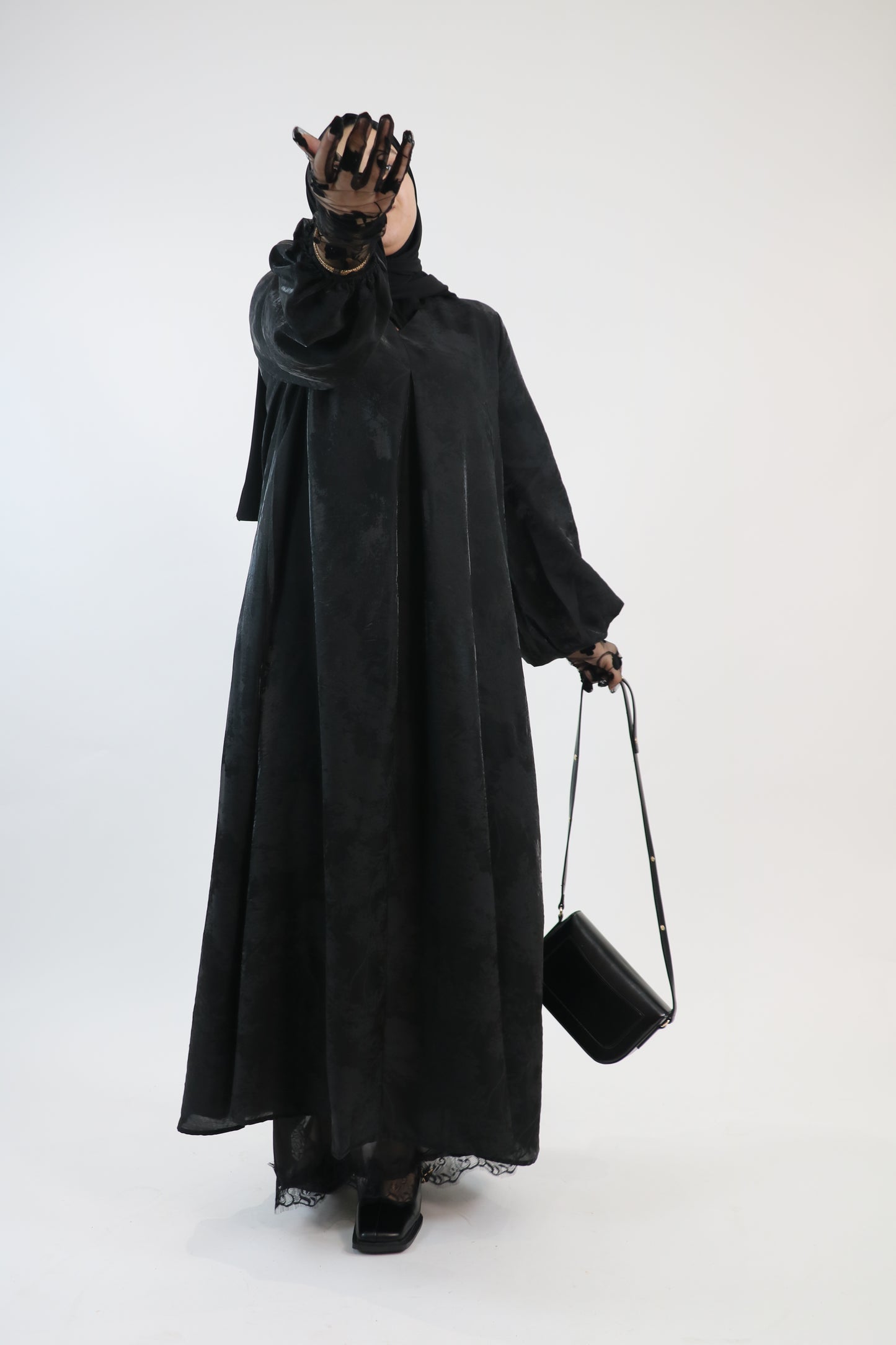 Robe noire longue fluide – élégance intemporelle