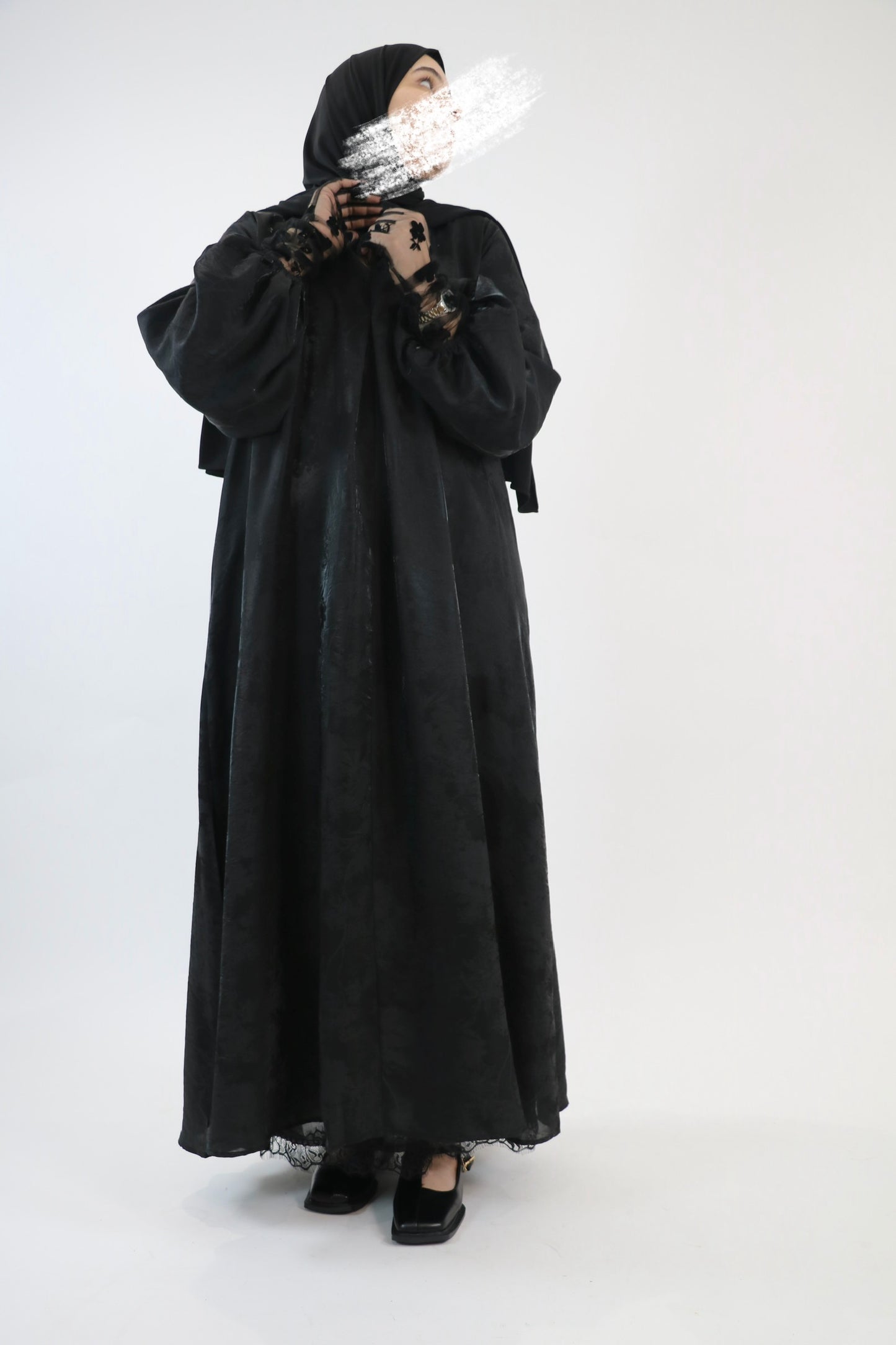 Robe noire longue fluide – élégance intemporelle